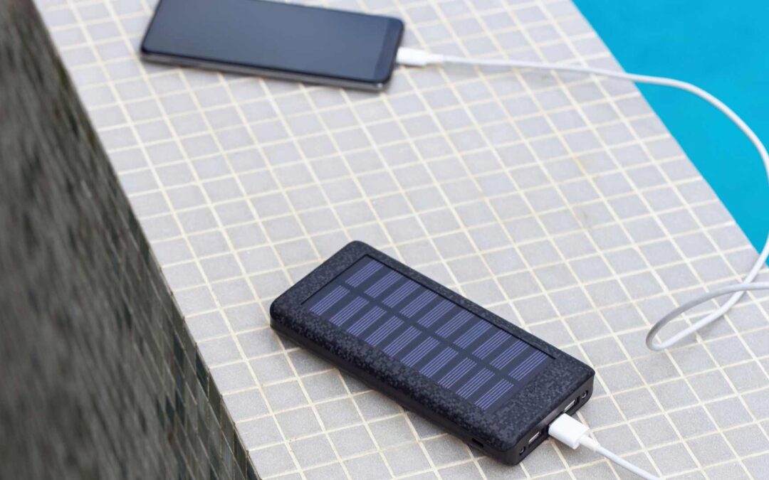 L’énergie solaire portable : J’ai testé le chargeur qui promet de vous alimenter partout